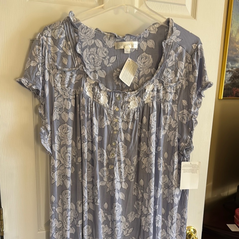 Plus size new Eileen West long nightgown